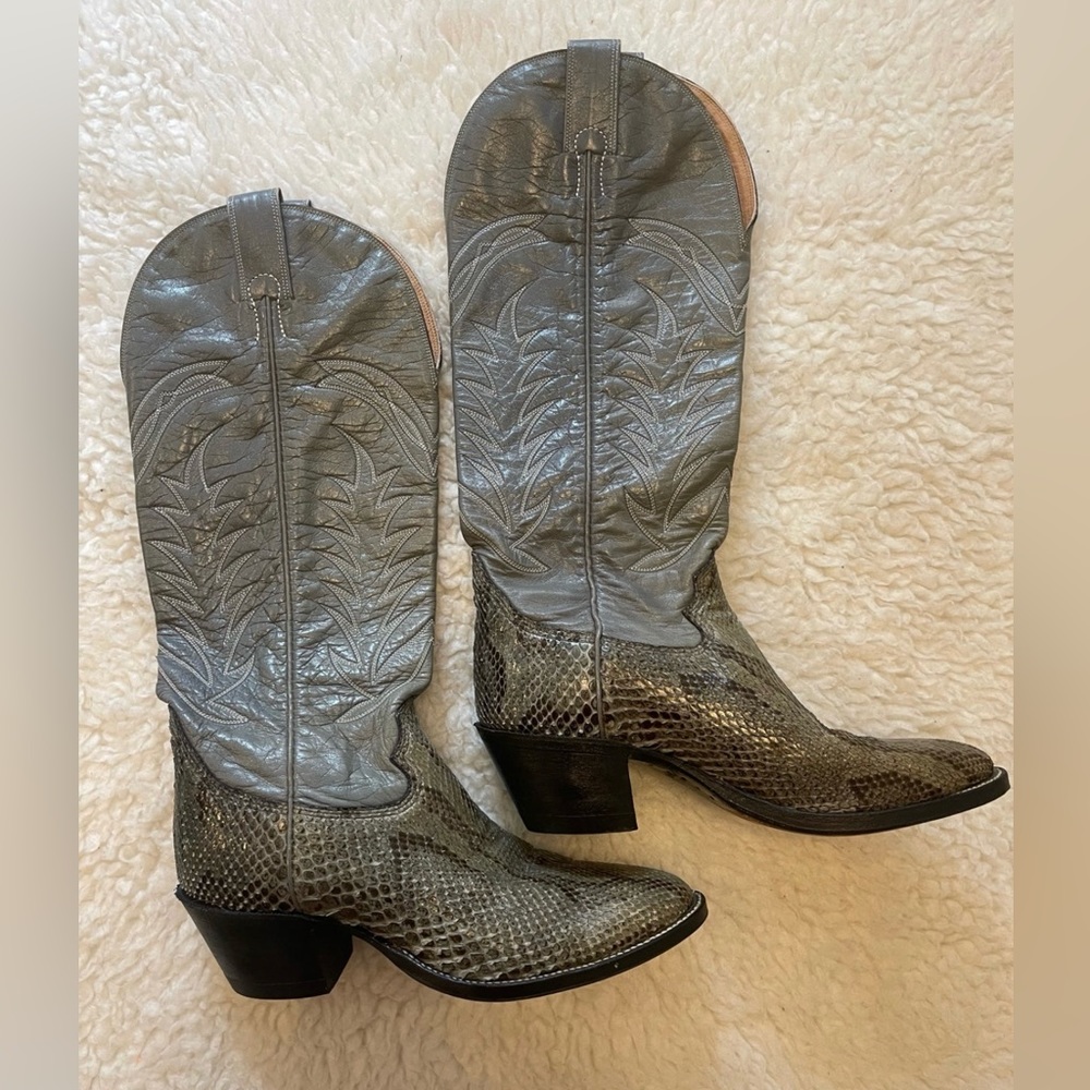Women’s cowboy boots